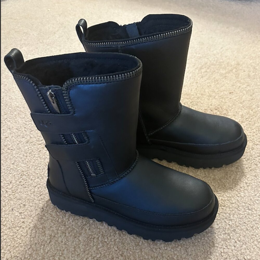 UGG Women's Classic Short Moto Boot